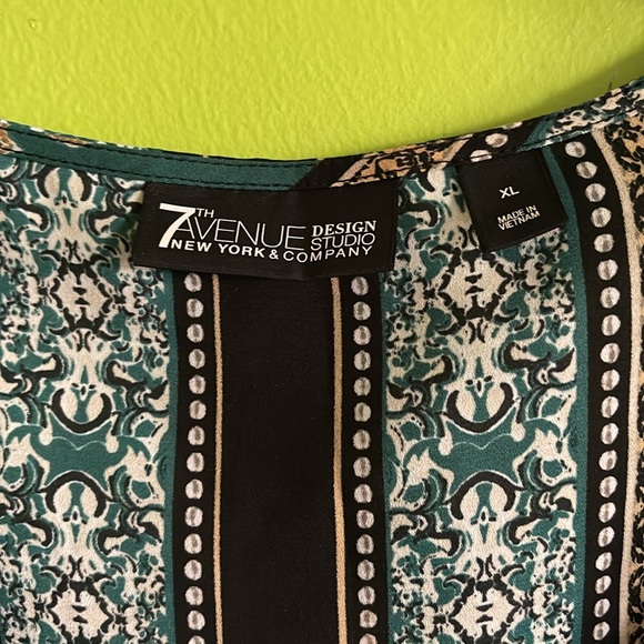 New York & Company Multicolor Romanesque Print Contemporary Flowy Blouse Size XL - Picture 5 of 7